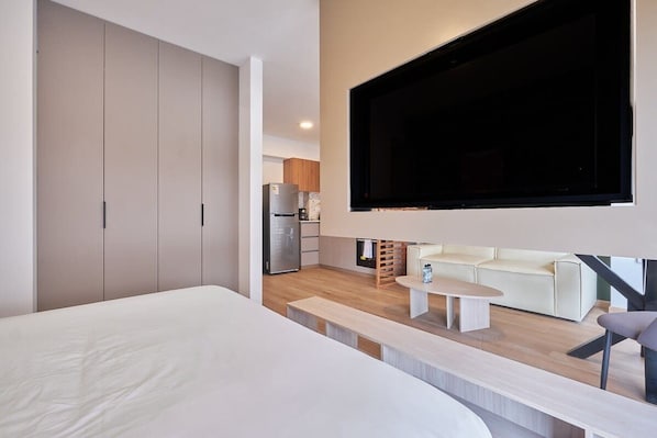 1 bedroom, iron/ironing board, travel cot, WiFi - Geko | Intimate 1BR Retreat in Miraflores w/ Pool (Miraflores)