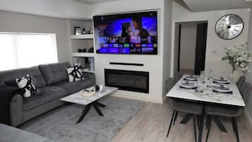 Bungalow, 1 Bedroom, Fireplace | Living room