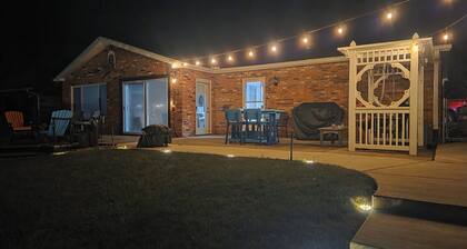 Enjoyable 2-bedroom house with boat dock across from Cranberrys.
