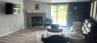 3 bedroom on private lake, near tenkiller lake, additional space for RV 30amp