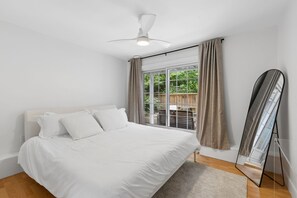 WiFi, bed sheets - Modern 2 Bed Garden Suite | Steps from Trails and Transit | Pet Friendly | Patio (North Vancouver)