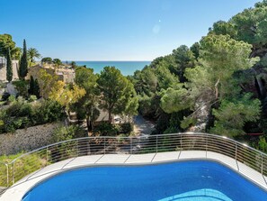 A swimming pool with a view of the sea and surrounding greenery. - Vacation home Bartok by Interhome (Jávea)