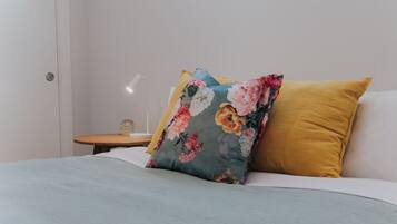 4 habitaciones, tabla de planchar con plancha, wifi y ropa de cama