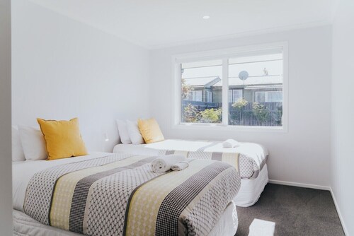 Modern Home Near the Lake | Sleeps 8, Trails on Your Doorstep