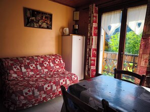 Living area - Vrbo Property (Les Gets)