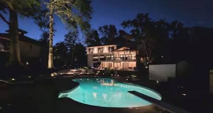 Resort style house on the river with dock,Fishing, boating, salt water pool!