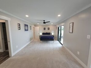 6 bedrooms, WiFi (free), bed sheets