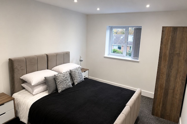 2 habitaciones, tabla de planchar con plancha, wifi y ropa de cama