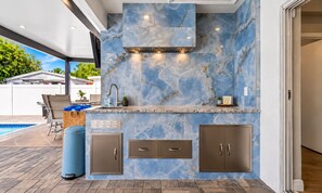 Private kitchen - Modern 5BR / Heated Saltwater Pool /Near Anna Maria Island/Sleeps 11 (Bradenton)