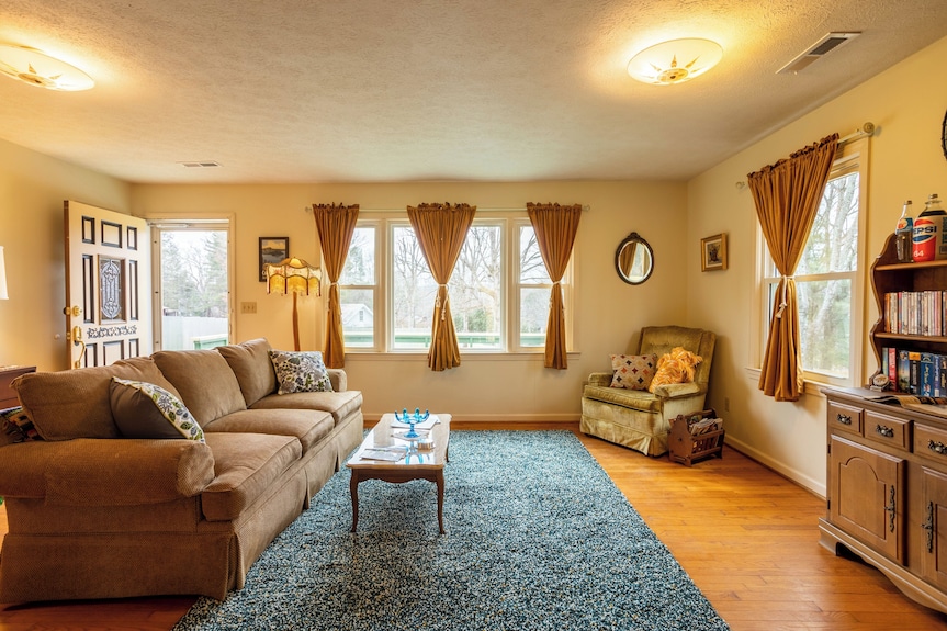 That '70s Housea Chill Stay W/ Modern Adaptations - Hendersonville, NC