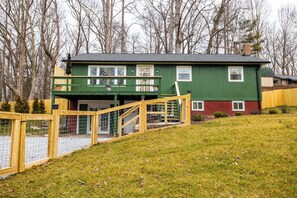 Exterior - That '70s House—a chill stay w/ modern adaptations (Hendersonville)