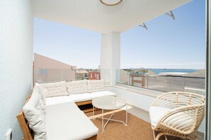 Living area - Villa Galeb - Spacious Family Apartment with Rooftop Terrace and Panoramic Sea View (Petrčane (Zadar))