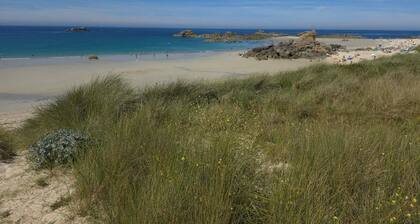 Chalet with beach access (100 meters on foot)