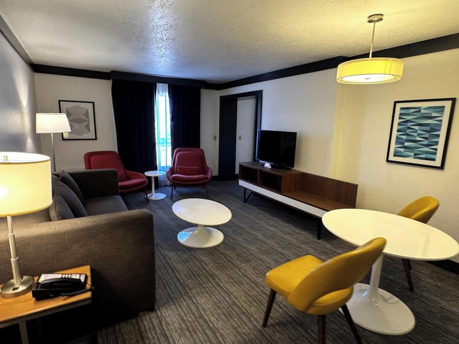 Suite (Jacuzzi) | In-room safe, free WiFi, bed sheets