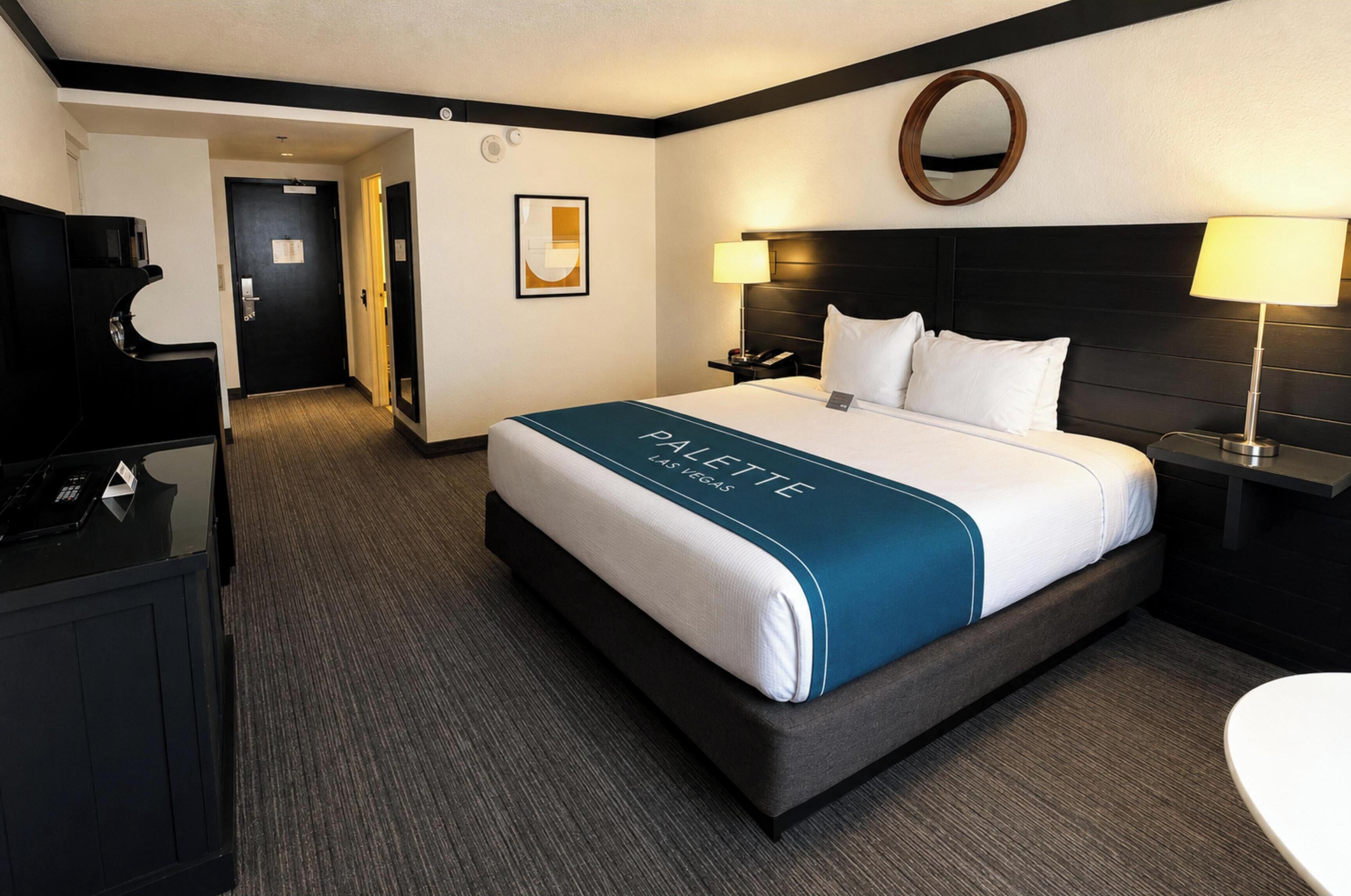 Premium Room, 1 King Bed, Pool View | In-room safe, free WiFi, bed sheets