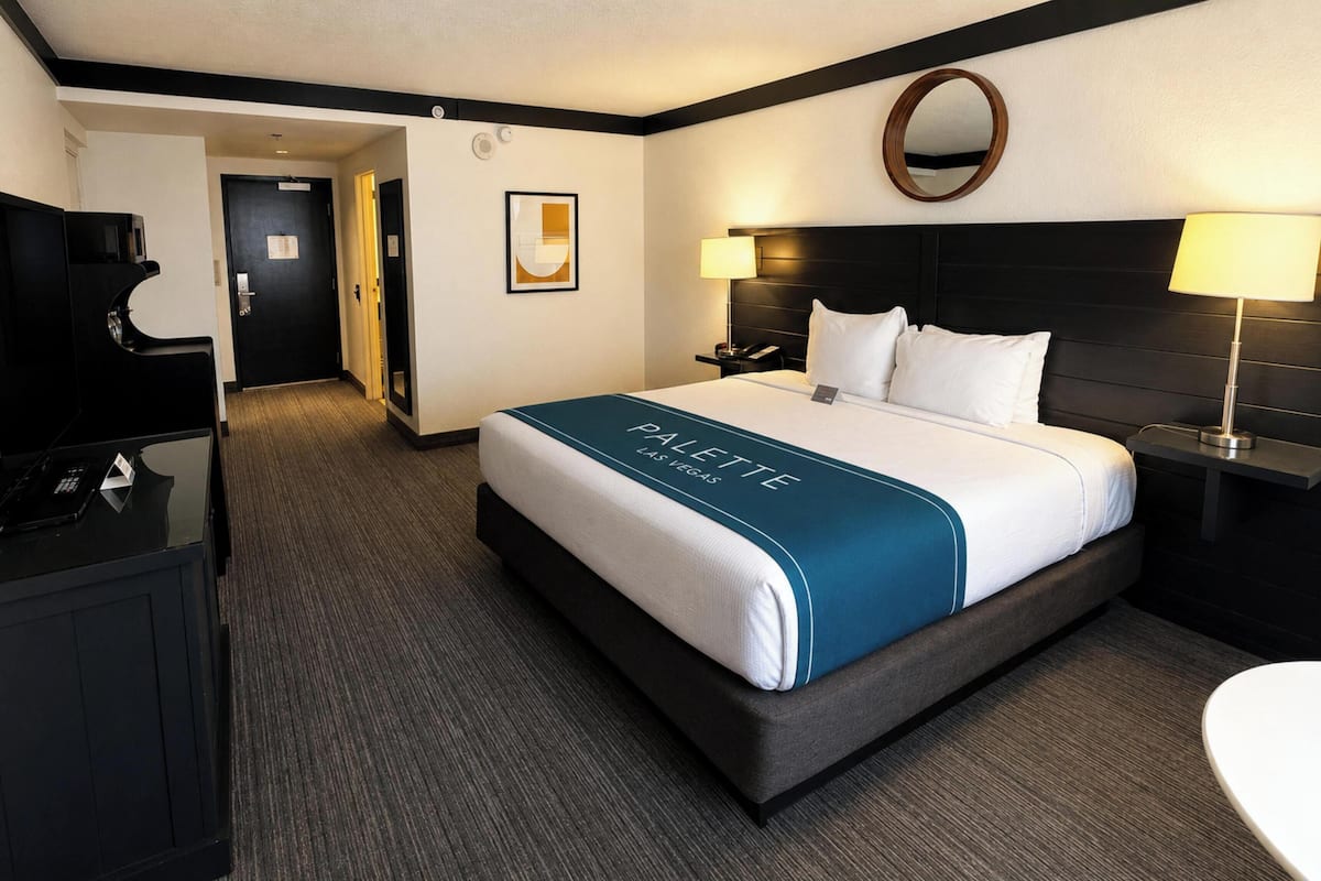 Premium Room, 1 King Bed, Pool View | In-room safe, WiFi (free), bed sheets