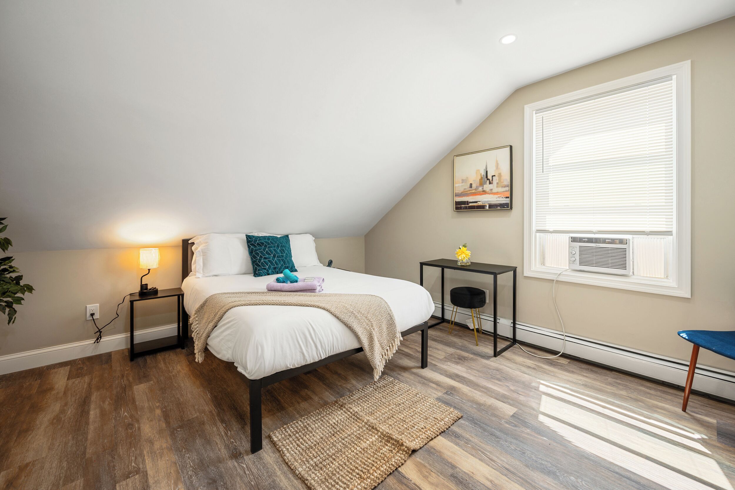 The Attic-loft At Valley District 3br/1ba Ldry "P" - Providence, RI