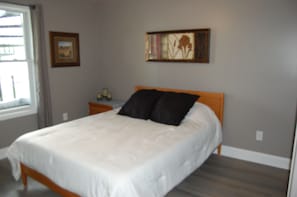 Room - 3-bedroom on Ballston Lake, spectacular views and lake access. (Ballston Lake)