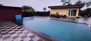 Family Room, Balcony, Hill View | Kolam renang | Kolam renang terbuka 