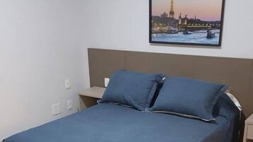Studio | Schreibtisch, laptopgeeigneter Arbeitsplatz, kostenloses WLAN