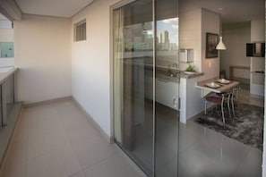 Apartamento | Restaurante al aire libre