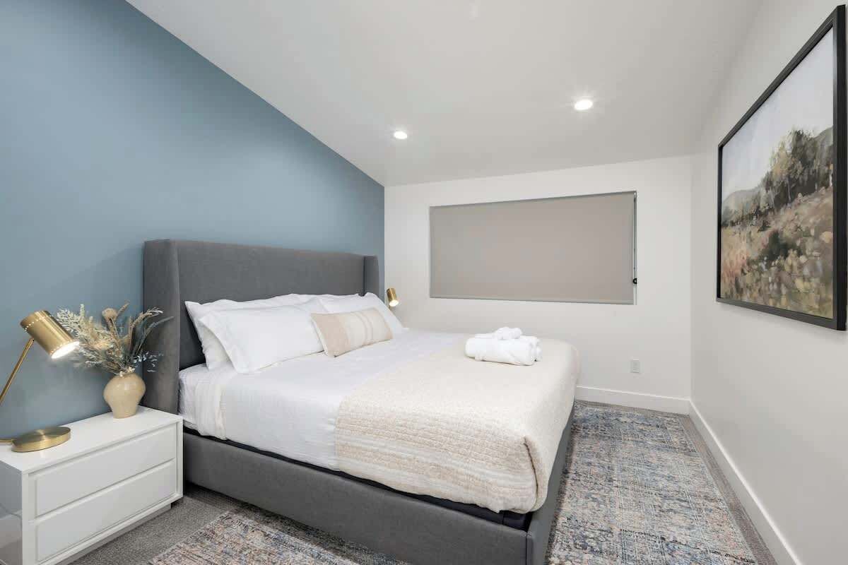 Iron/ironing board, travel cot, WiFi, bed sheets