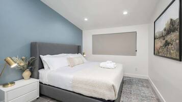 Iron/ironing board, travel cot, WiFi, bed sheets