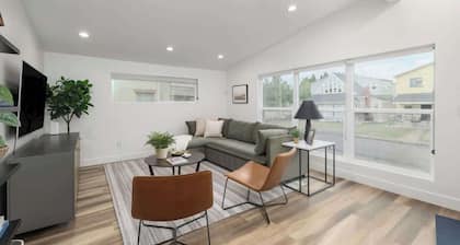 Renovated Flat Steps from Historic 25th Street