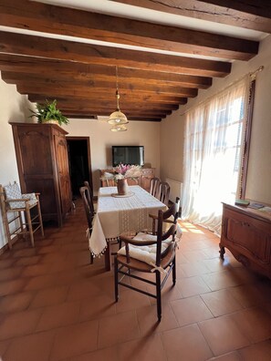 Dining - Vrbo Property (Neuvy)