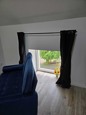 Interior - Romantic Studio (Saint-Jean-de-Vaux)