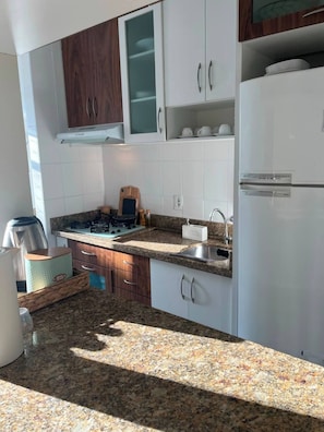 Private kitchen - Fully furnished apartment 800m from Vila Germânica. (Blumenau)
