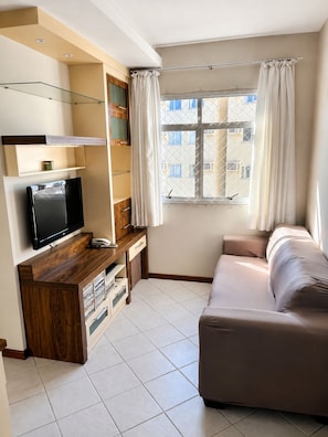 Living area - Fully furnished apartment 800m from Vila Germânica. (Blumenau)