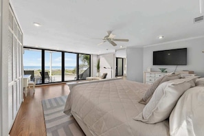 Iron/ironing board, WiFi, bed sheets - Luxury Beachfront Home at #1 Beach in USA (Siesta Key)