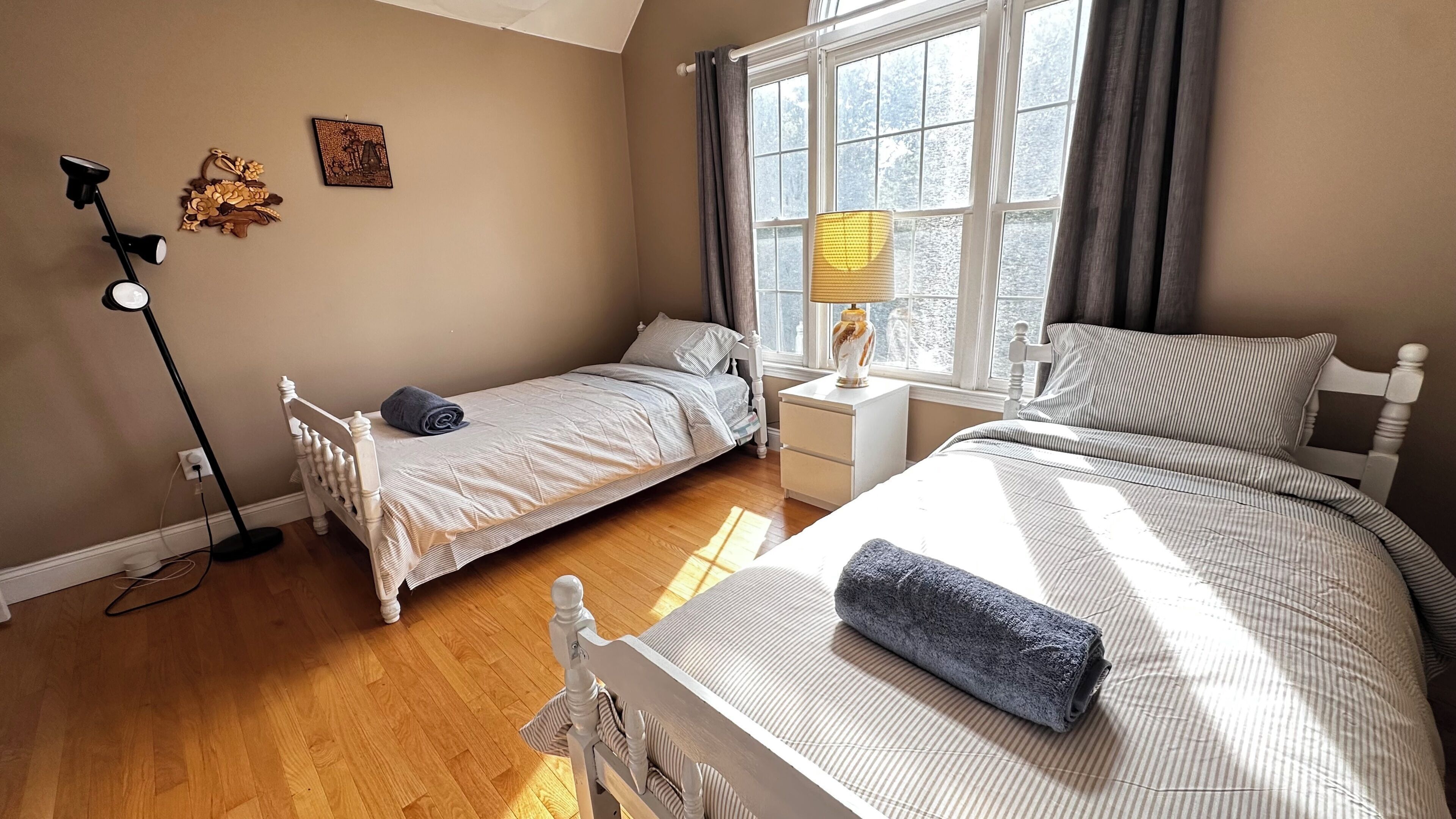 3 chambres, fer et planche à repasser, Wi-Fi, draps fournis