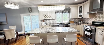 Luxury and Large 3-bedroom house in Winchester close to Boston & Salem