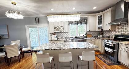 Luxury and Large 3-bedroom house in Winchester close to Boston & Salem