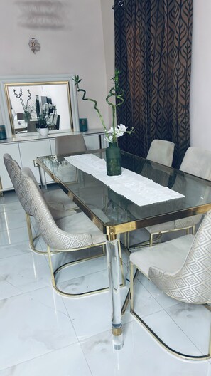Dining - Cozy apartment with a large terrace (Libreville)