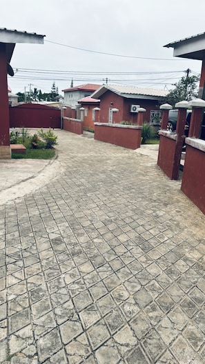Property grounds - Cozy apartment with a large terrace (Libreville)