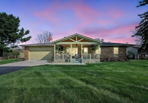Exterior - Marvelous 3-bedroom lake home on Whitmore Lake Ann Arbor~10 minutes away (Whitmore Lake)