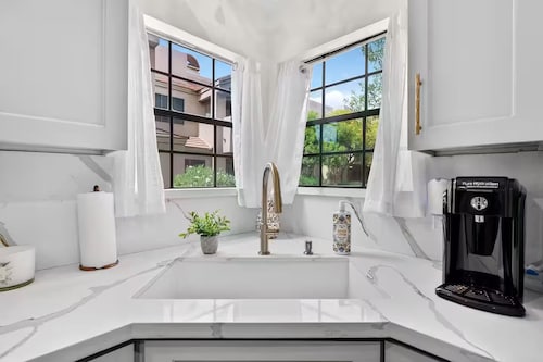 MiCasa on 78th - Updated 3 bedroom Condo Near Old Town and Canal Trail Access