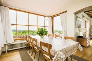 Dining - Villa de Duintop (12 people) A dream vacation home on a dune. (Bergen aan Zee)
