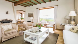 A cozy living room with a fireplace, a dining area, and a view of the outdoors. - Villa de Duintop (12 people) A dream vacation home on a dune. (Bergen aan Zee)