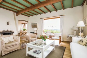 Living area - Villa de Duintop (12 people) A dream vacation home on a dune. (Bergen aan Zee)