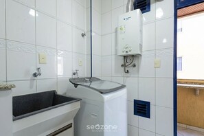 Basic Apartment | Bathroom - Apt in Building w/ Sea View in Itapema Clzb0504 (Itapema)