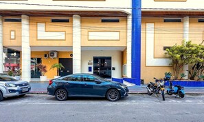 Basic Apartment | Exterior - Apt in Building w/ Sea View in Itapema Clzb0504 (Itapema)