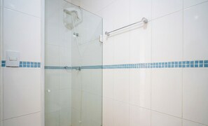 Basic-Apartment | Badezimmer | Dusche