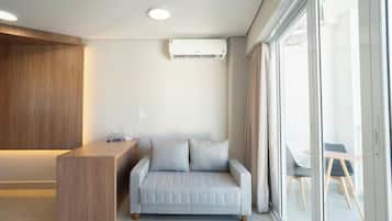 Apartamento básico | Área de estar | Smart TV 40 polegadas com canais digitais