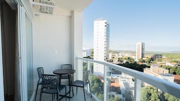 Apartamento básico | Opções para refeição ao ar livre