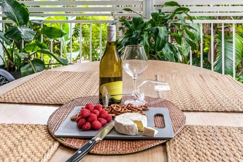 Chic Apt | Private Garden + Big Balcony