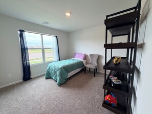4 quartos, ferros/tábuas de passar roupa, Wi-Fi, roupa de cama